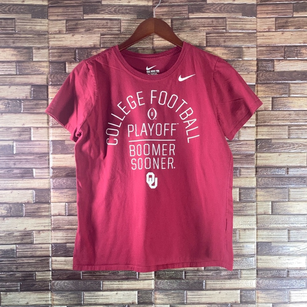 EUC Women’s Nike Oklahoma Sooners College Football Short Sleeve T-Shirt MaroonXL